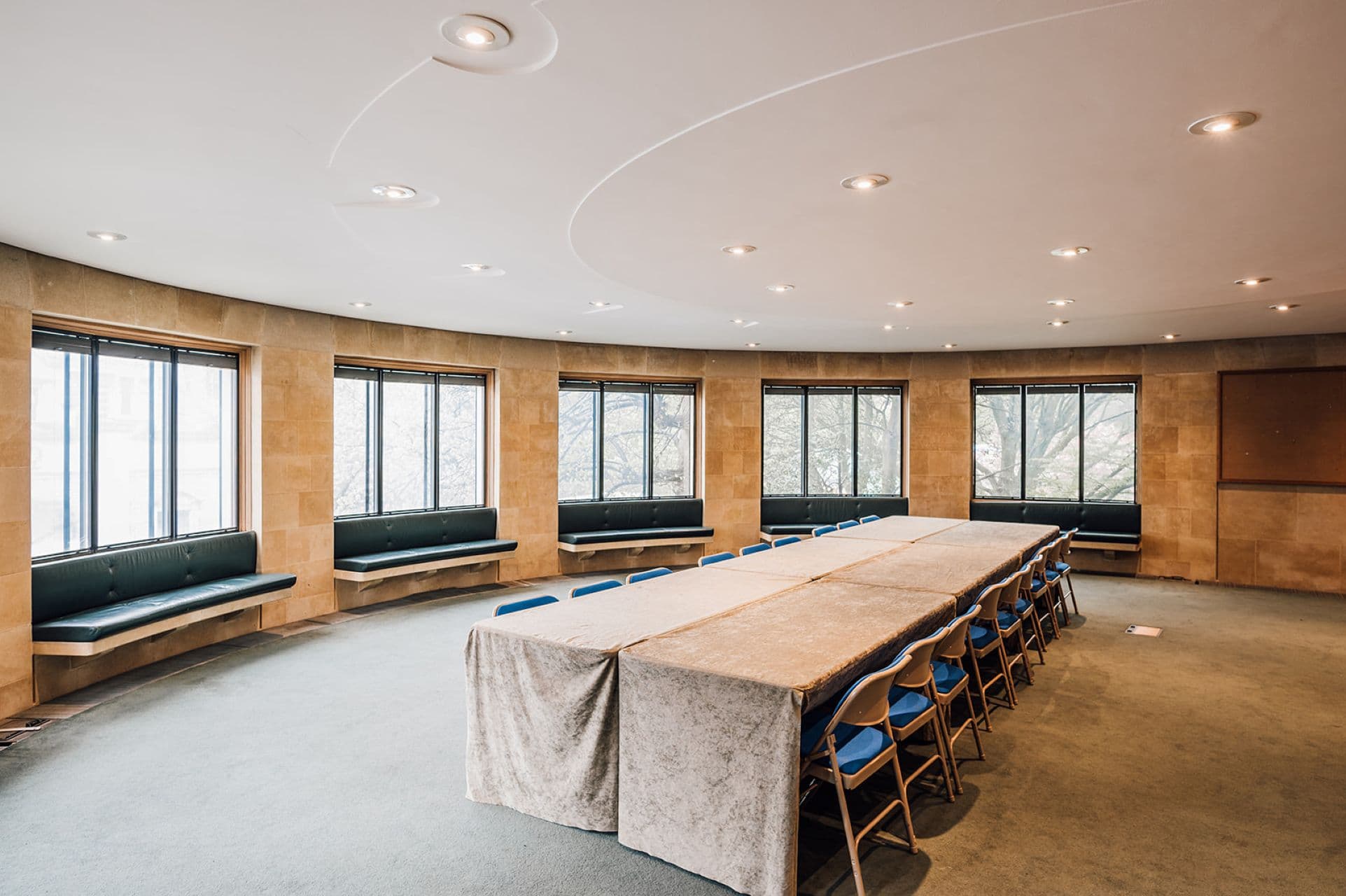 Laing Room - Image 1